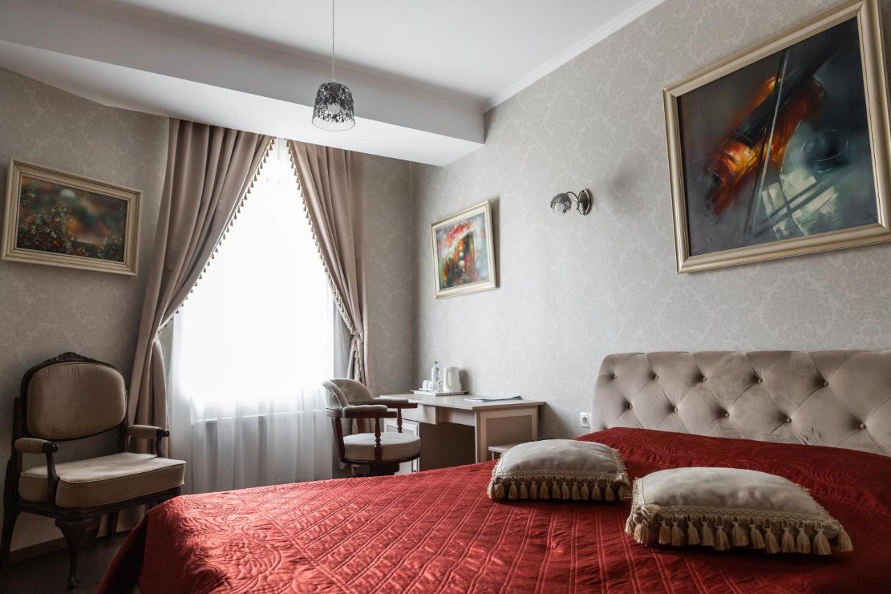 Hotel "Mandarin Clubhouse" Harkiv Dış mekan fotoğraf