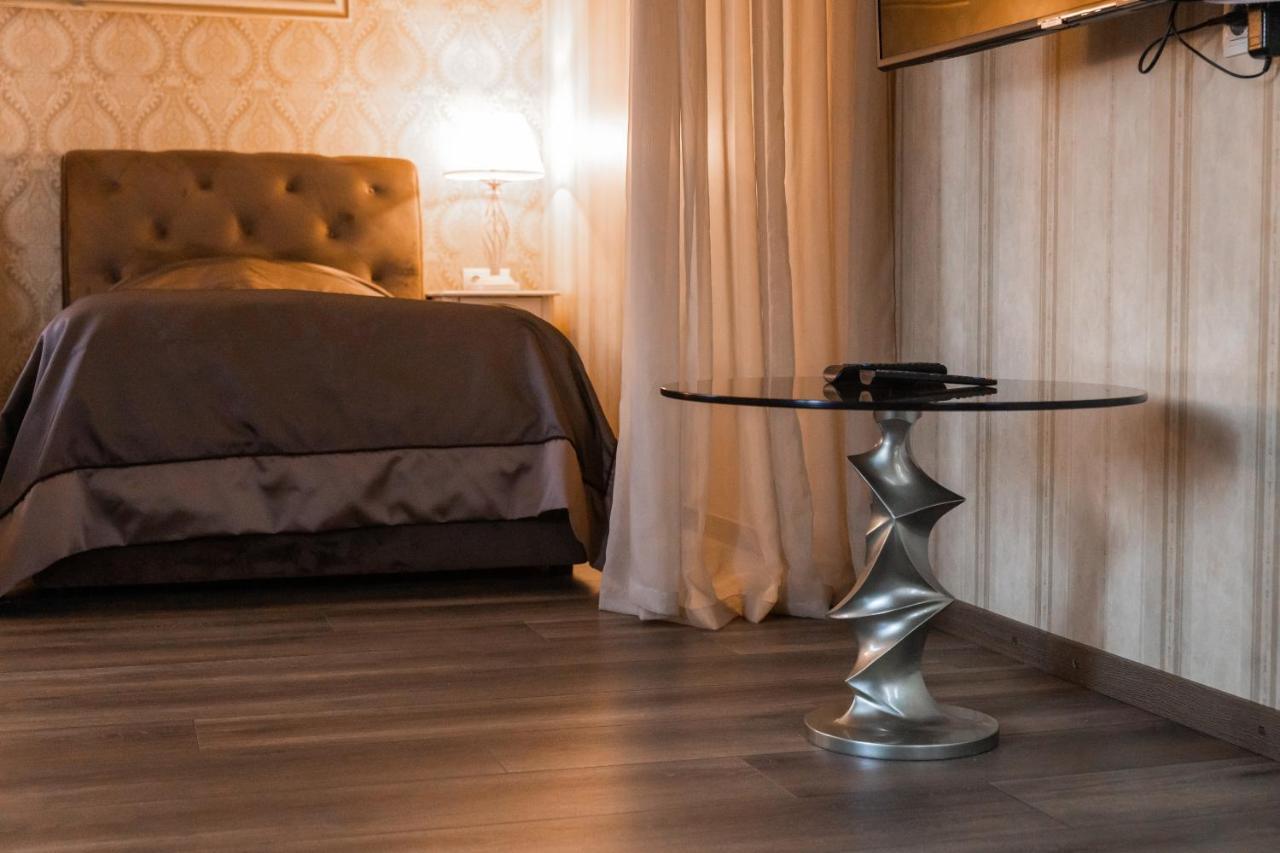 Hotel "Mandarin Clubhouse" Harkiv Dış mekan fotoğraf