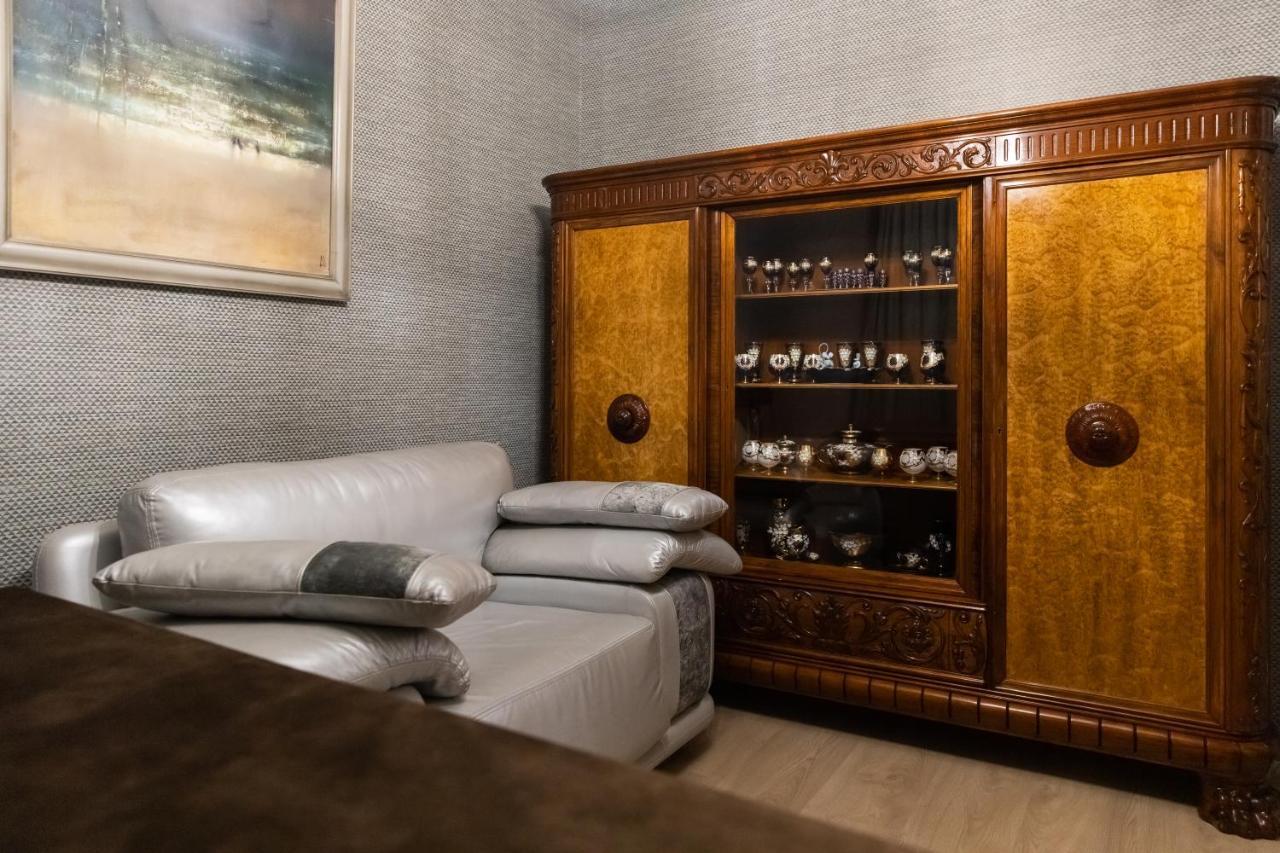 Hotel "Mandarin Clubhouse" Harkiv Dış mekan fotoğraf