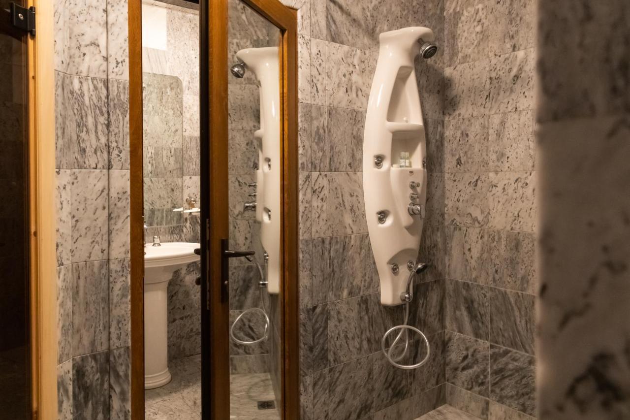 Hotel "Mandarin Clubhouse" Harkiv Dış mekan fotoğraf