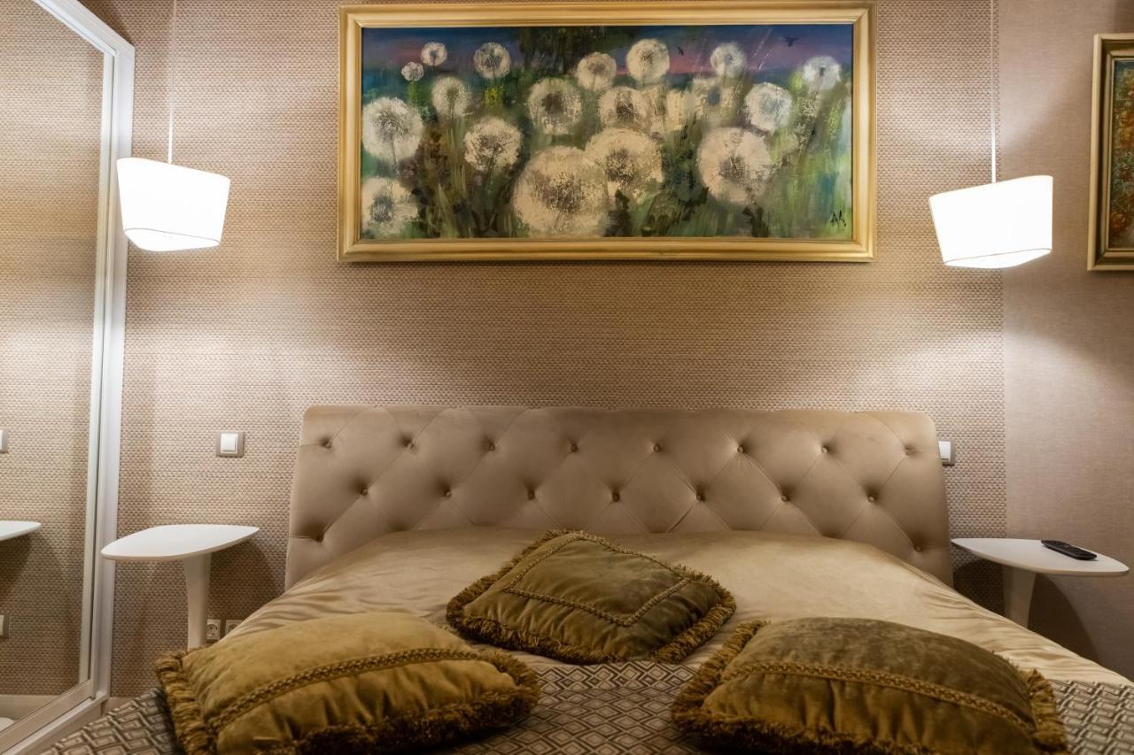 Hotel "Mandarin Clubhouse" Harkiv Dış mekan fotoğraf