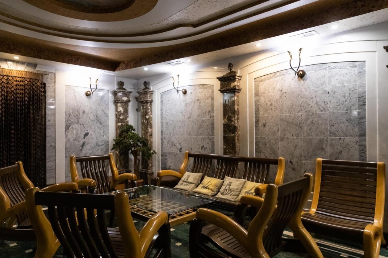 Hotel "Mandarin Clubhouse" Harkiv Dış mekan fotoğraf