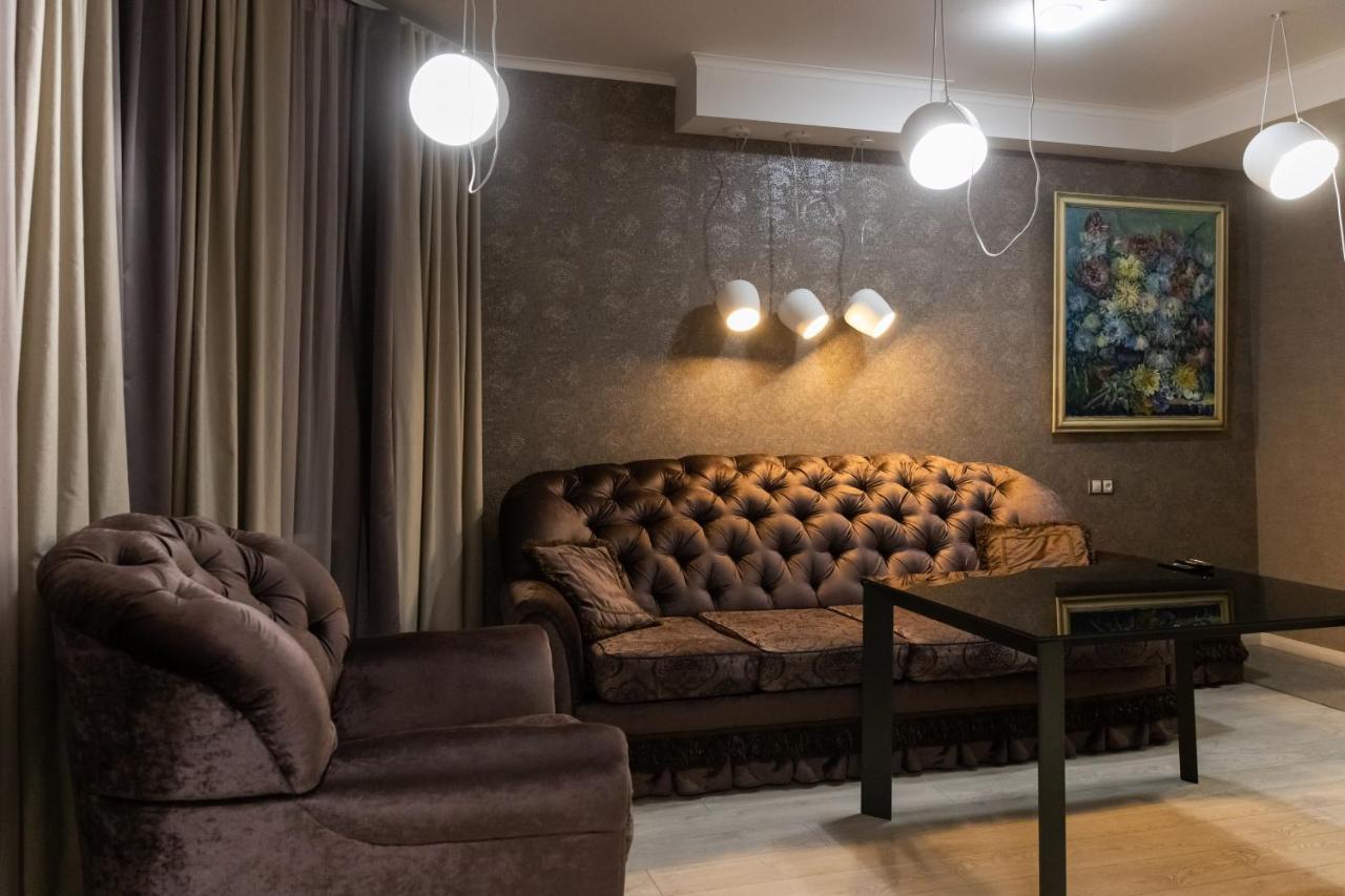 Hotel "Mandarin Clubhouse" Harkiv Dış mekan fotoğraf