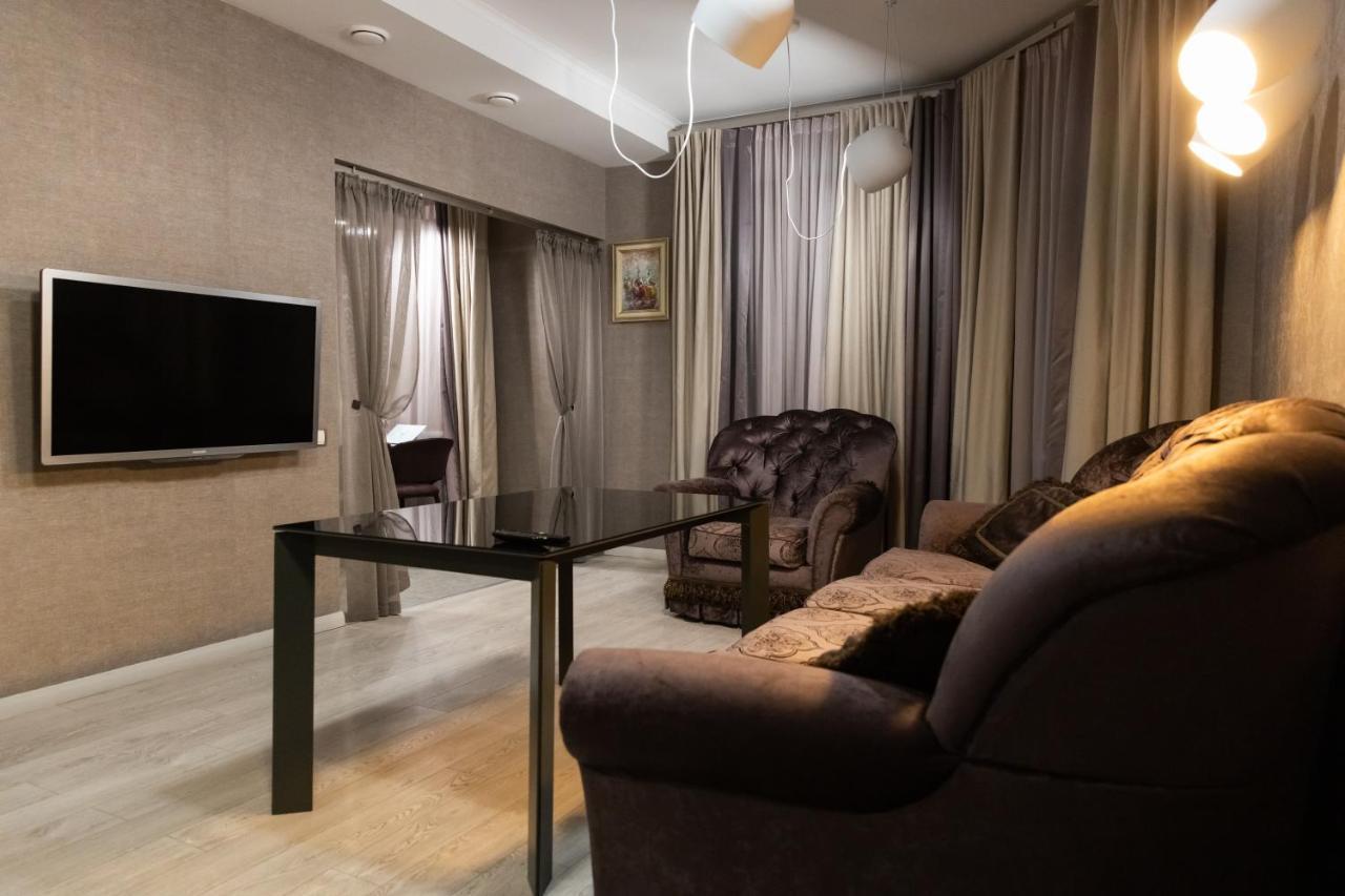 Hotel "Mandarin Clubhouse" Harkiv Dış mekan fotoğraf