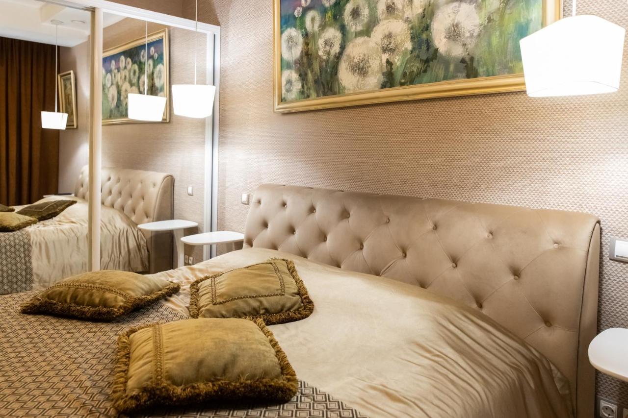 Hotel "Mandarin Clubhouse" Harkiv Dış mekan fotoğraf