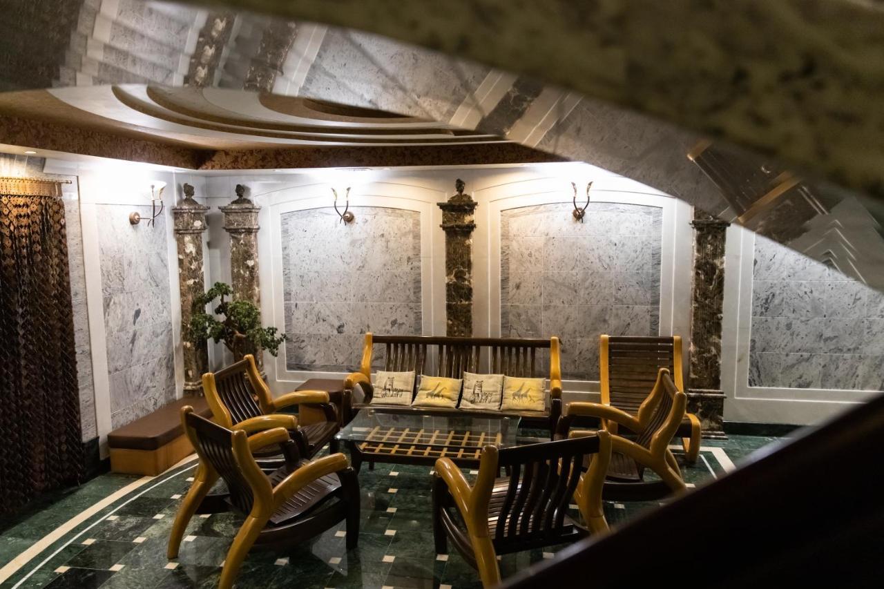 Hotel "Mandarin Clubhouse" Harkiv Dış mekan fotoğraf