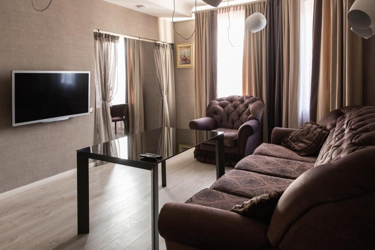 Hotel "Mandarin Clubhouse" Harkiv Dış mekan fotoğraf