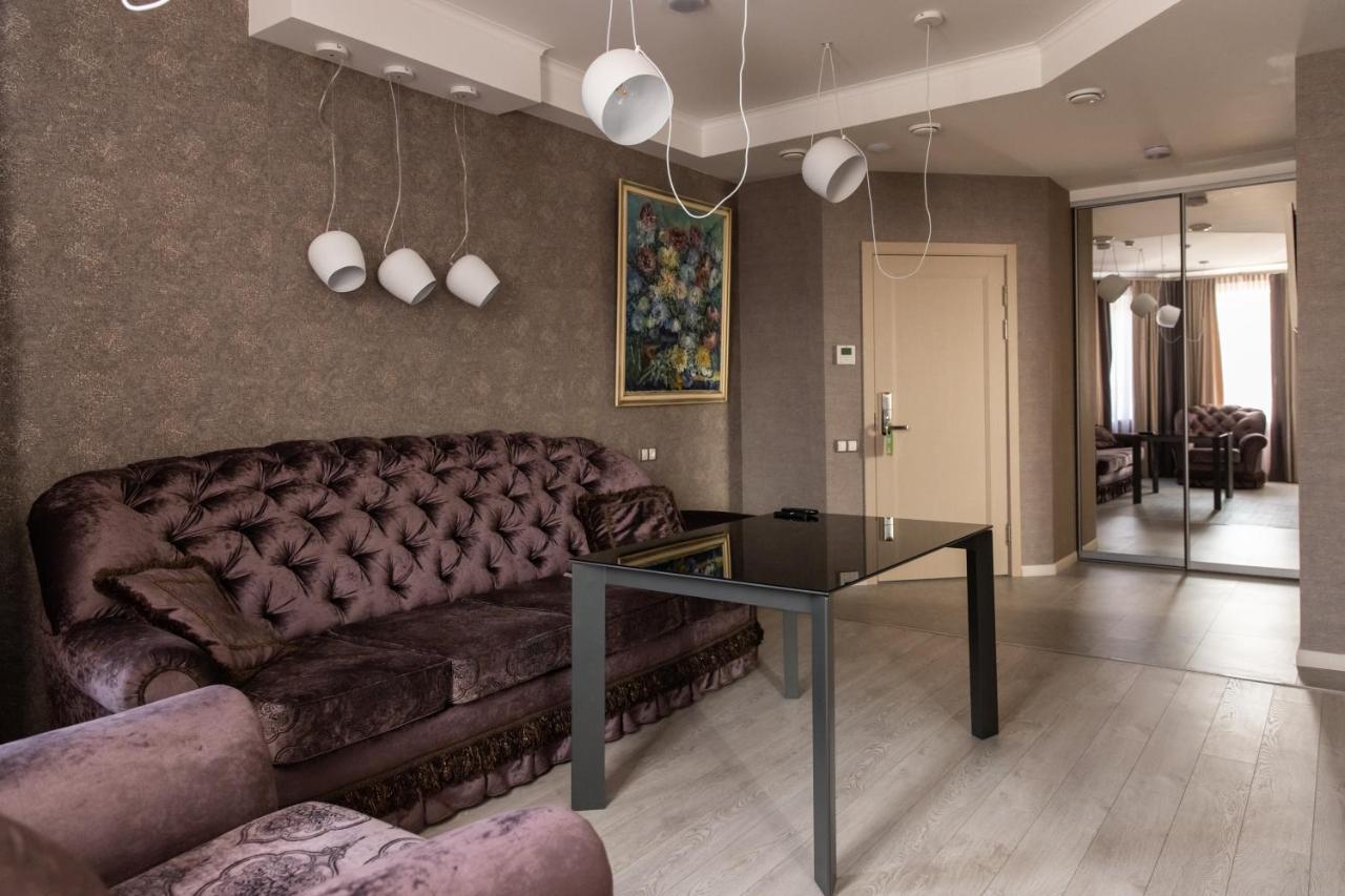 Hotel "Mandarin Clubhouse" Harkiv Dış mekan fotoğraf