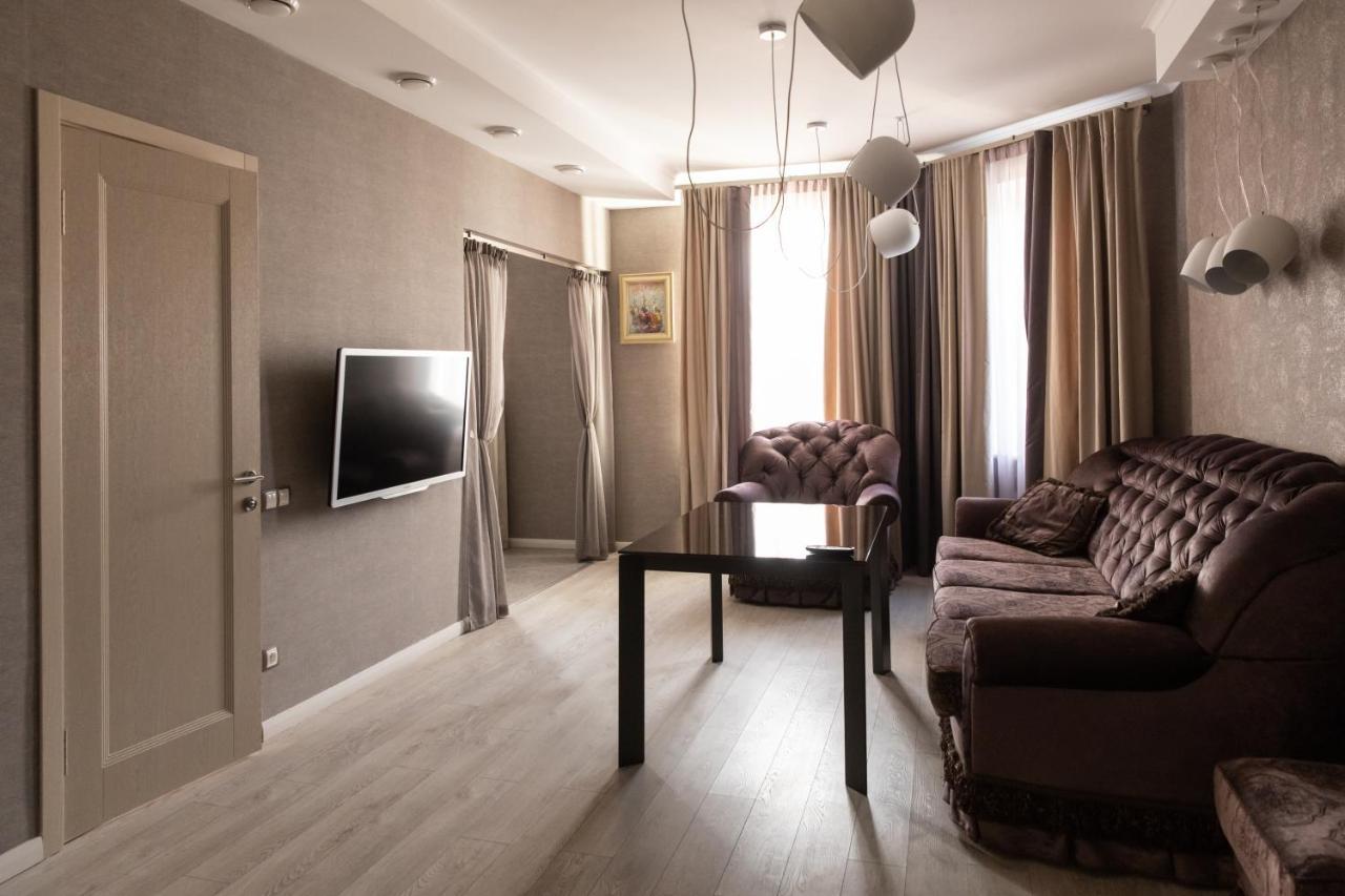 Hotel "Mandarin Clubhouse" Harkiv Dış mekan fotoğraf