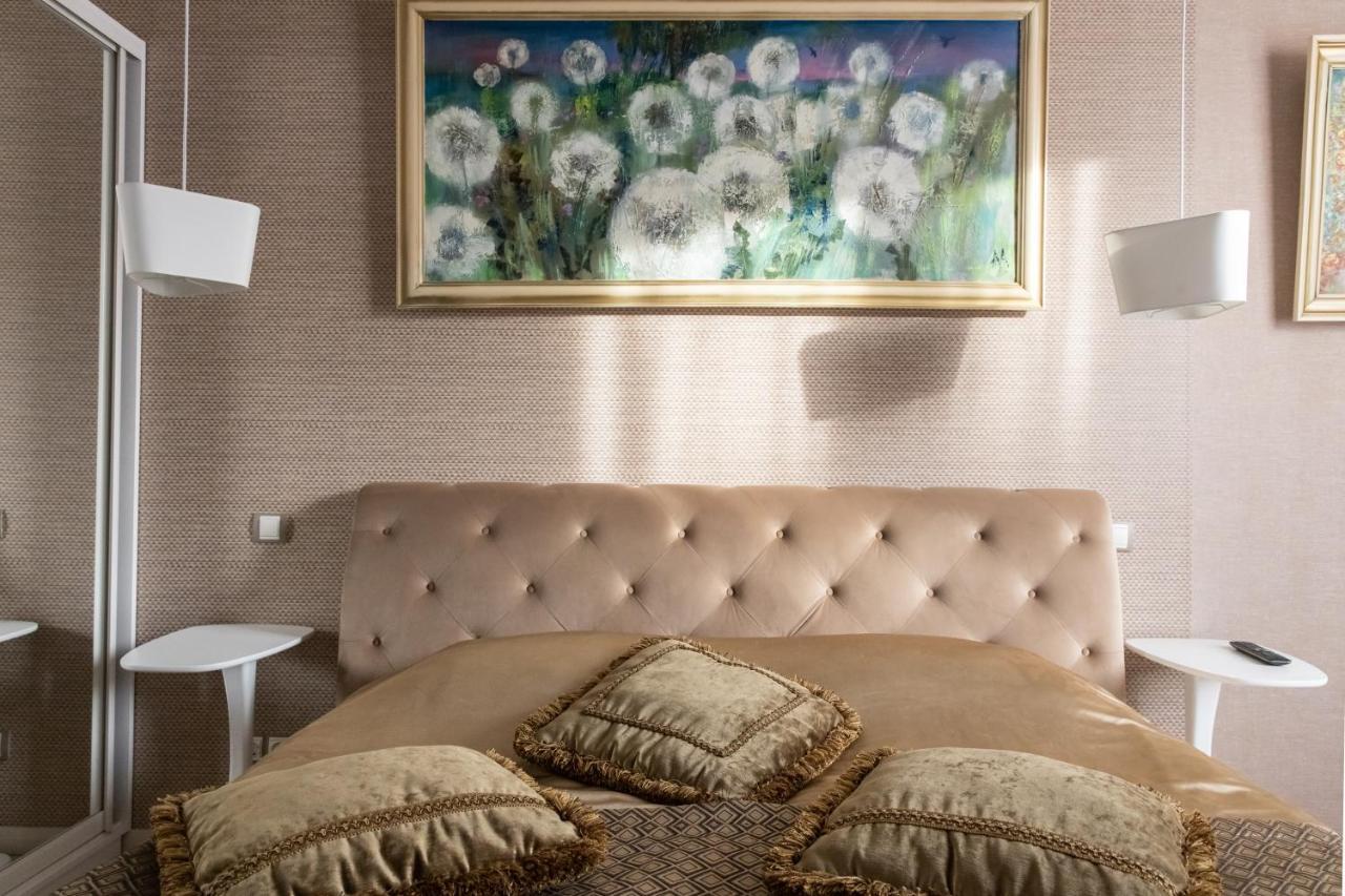 Hotel "Mandarin Clubhouse" Harkiv Dış mekan fotoğraf