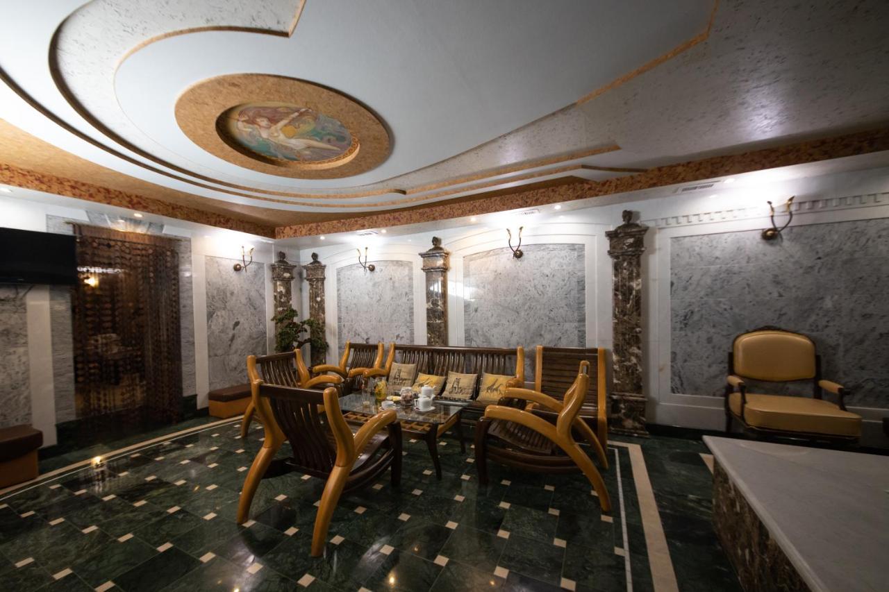 Hotel "Mandarin Clubhouse" Harkiv Dış mekan fotoğraf