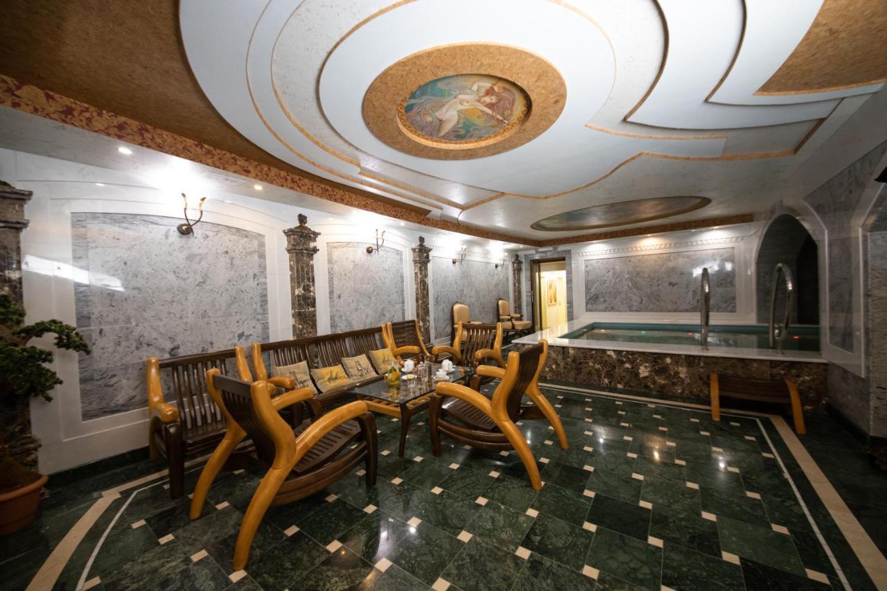 Hotel "Mandarin Clubhouse" Harkiv Dış mekan fotoğraf