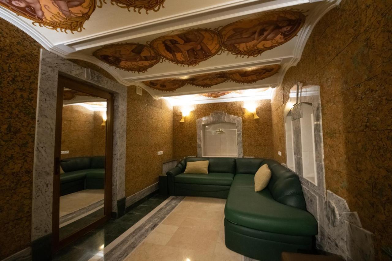 Hotel "Mandarin Clubhouse" Harkiv Dış mekan fotoğraf
