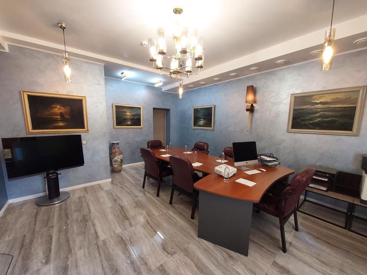 Hotel "Mandarin Clubhouse" Harkiv Dış mekan fotoğraf