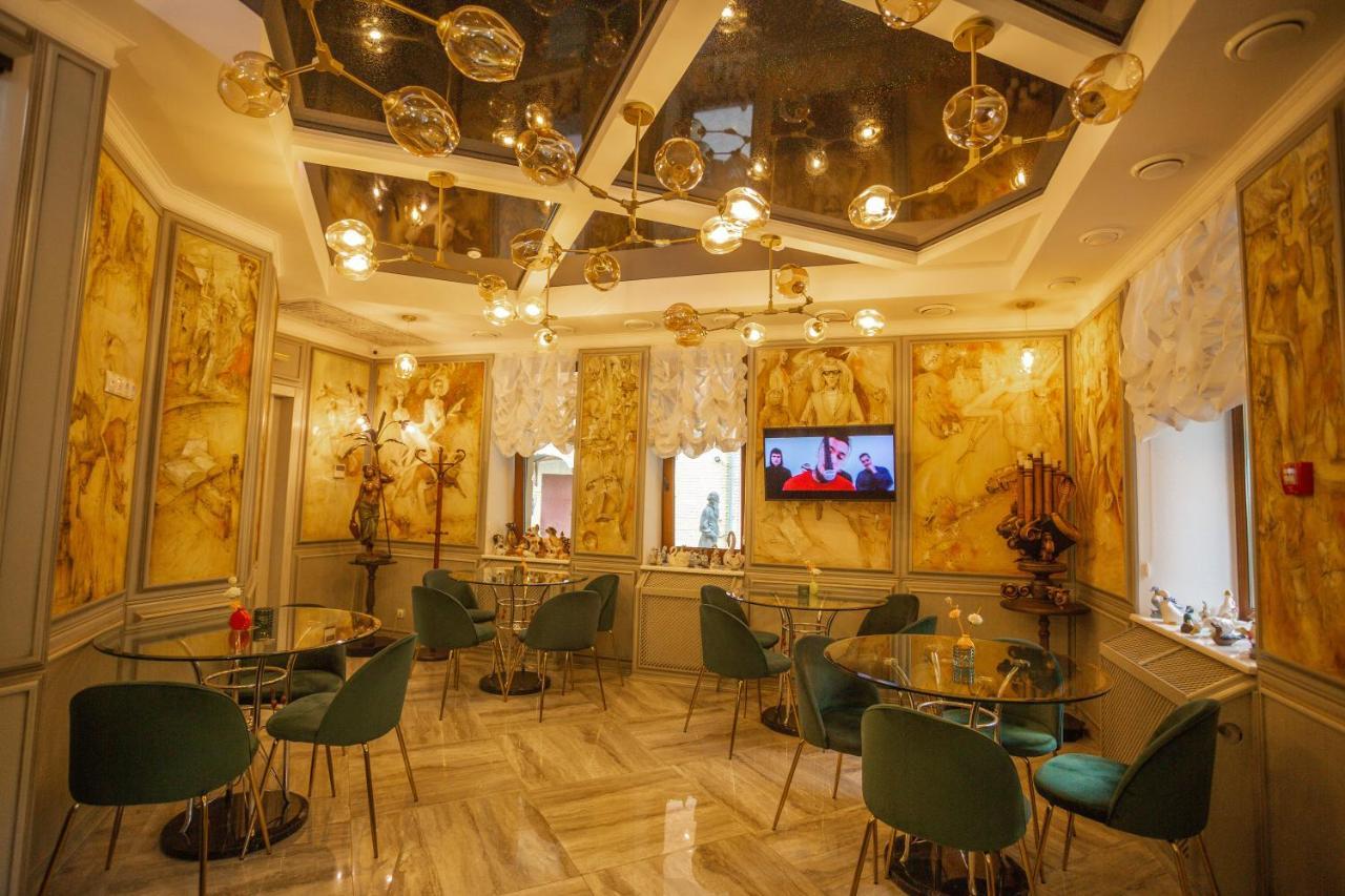 Hotel "Mandarin Clubhouse" Harkiv Dış mekan fotoğraf