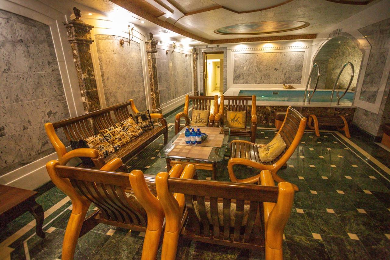 Hotel "Mandarin Clubhouse" Harkiv Dış mekan fotoğraf
