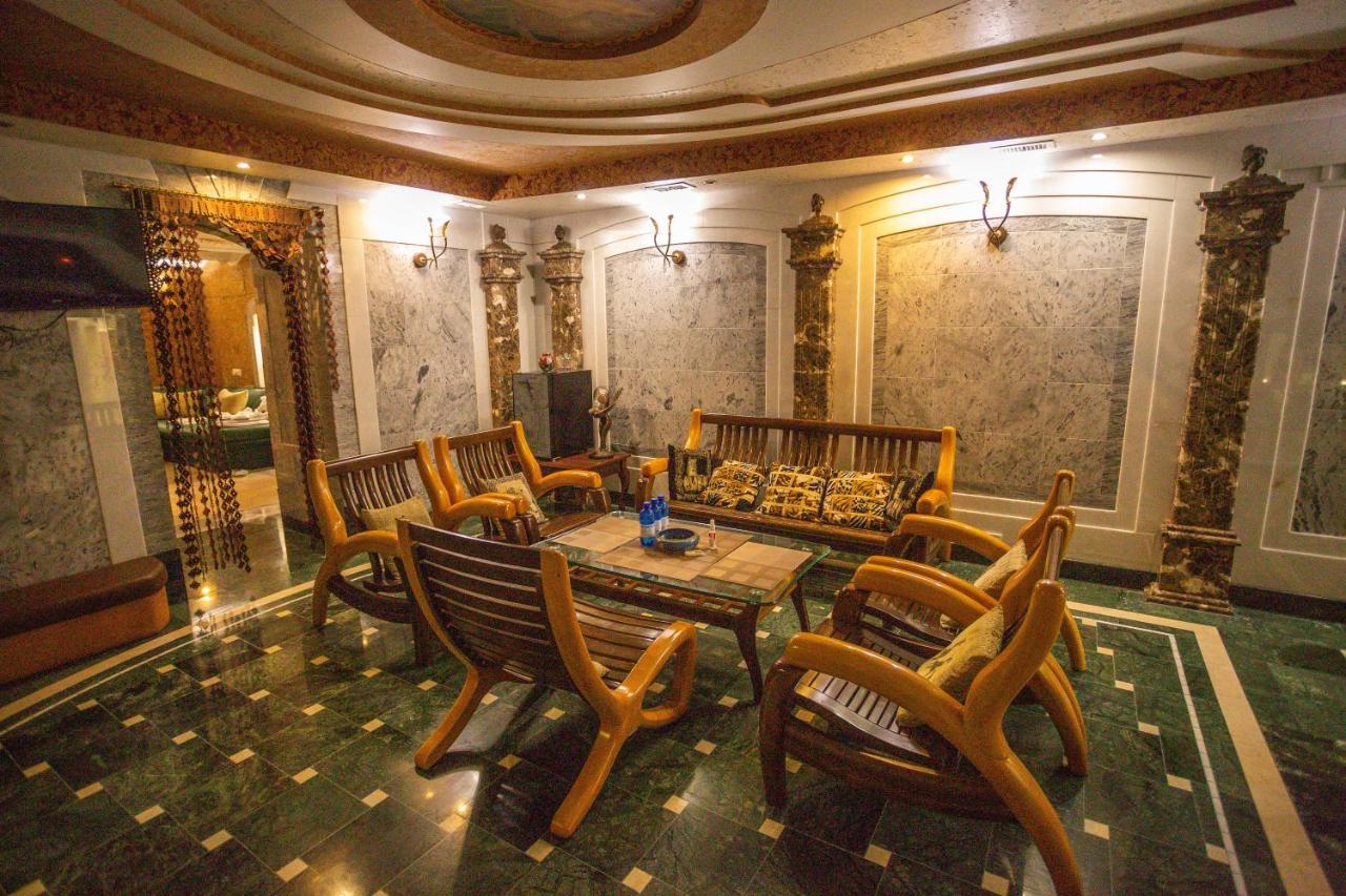 Hotel "Mandarin Clubhouse" Harkiv Dış mekan fotoğraf